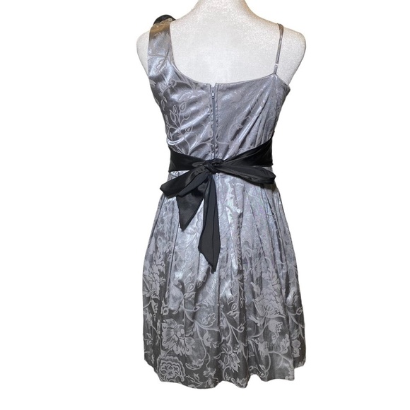 Speechless size 5 gray silver brocade ruffles rosettes prom formal events dress - Picture 4 of 15